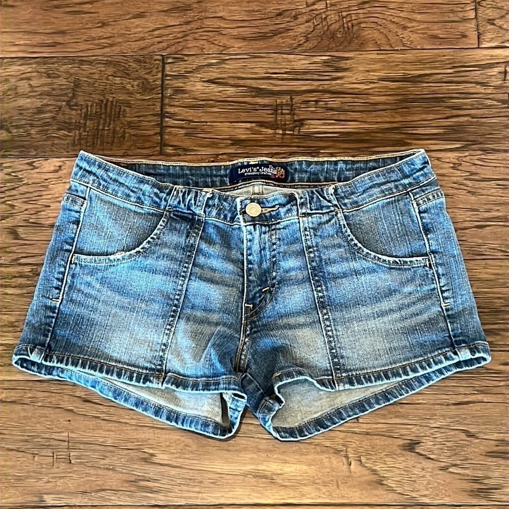 Levi’s Shorts Size 5 Denim Shorts 2 1/2" Inseam